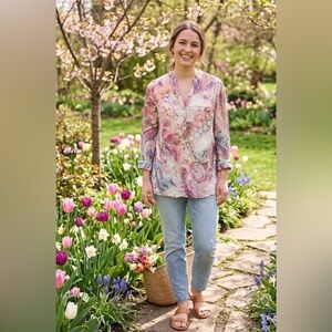 Women's Multicolor Spring Blouse/ NWOT / Ptp-22”